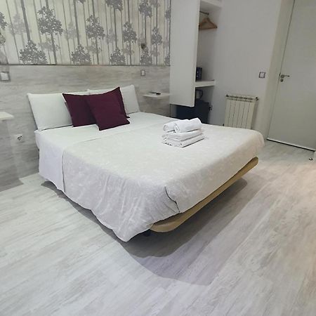 Hostal Met Madrid Exterior foto